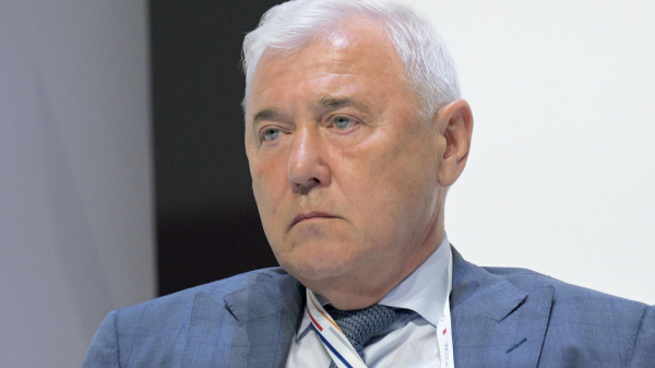 Депутат Аксаков: ЦБ не может указывать банкам принимать старые доллары