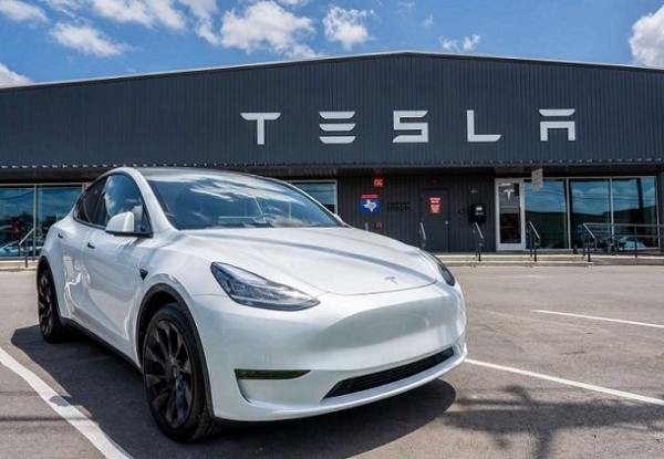 Капитализация Tesla снизилась до &laquo;переломного уровня&raquo;