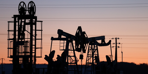 Нефтяникам добавят льготных налоговых режимов